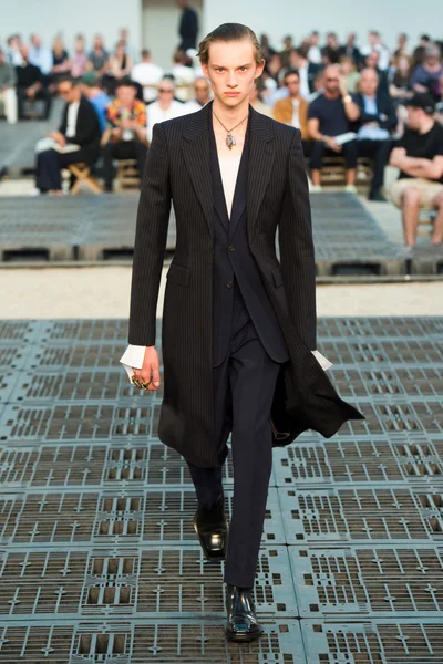 Look 1